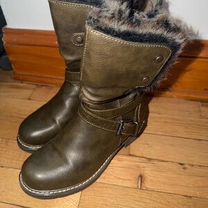 NWOT. Olive Fur-Trimmed Winter Boots